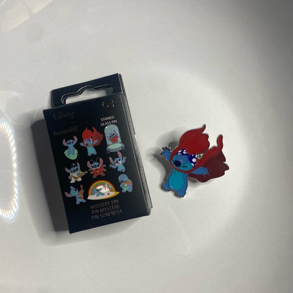 Disney Loungefly Lilo & Stitch Mystery Pin – Stitch in Red Cape - Picture 2 of 8